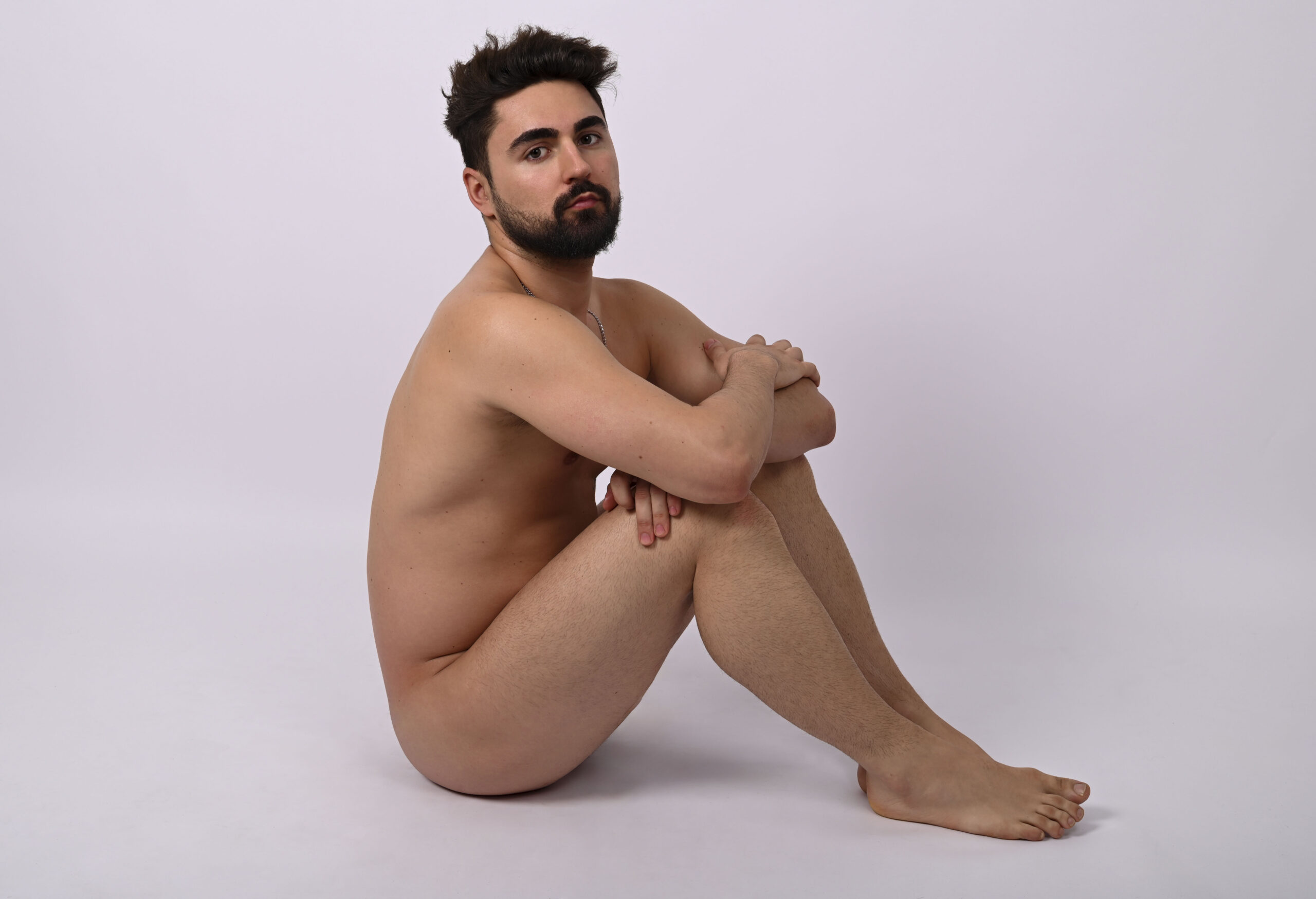 Modèle homme sexy assis